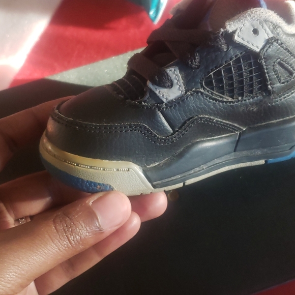 Jordan 4s - Picture 4 of 4